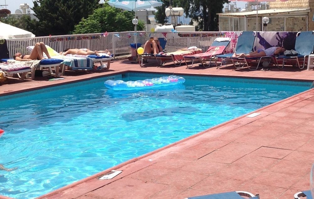 Efi Hotel Apts Ayia Napa Bagian luar foto